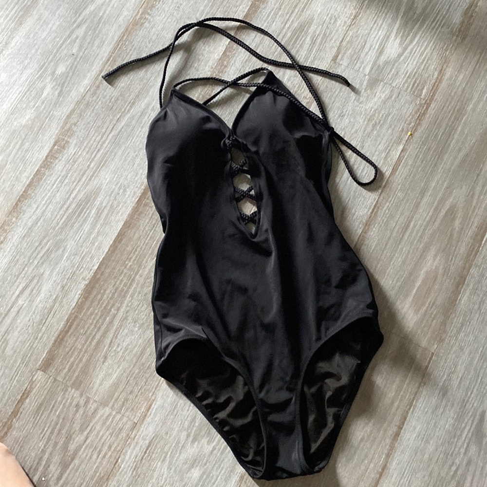 Victoria’s Secret Swimsuits 🏝️